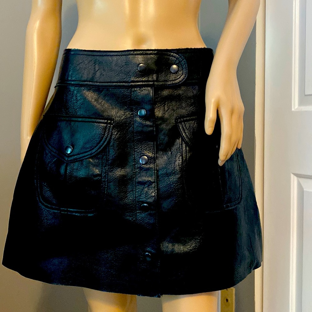 Beautiful black mini Zara women skirt